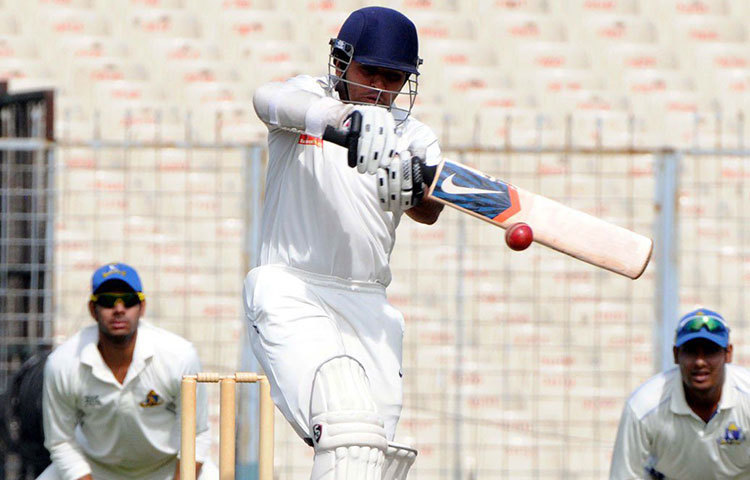 পার্থিব প্যাটেল : মাত্র ১৭ বছর ১৫২ দিনে ইংল্যান্ডের বিরুদ্ধে নটিংহ্যামে প্রথম টেস্ট। ২০০২ সালের ৮ অগস্ট ইংল্যান্ডের বিরুদ্ধে প্রথম ইনিংসে শূন্য এবং দ্বিতীয় ইনিংসে ১৯ রানে অপরাজিত ছিলেন। খেলেছেন ২৫টি টেস্ট।