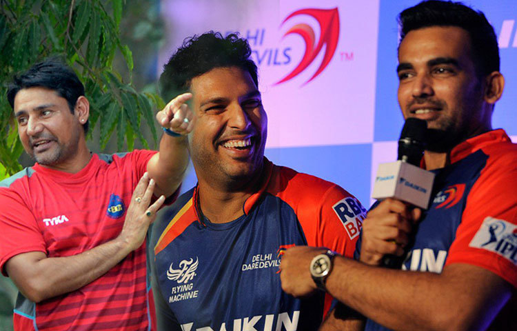 ২০০০ সালে সদ্য অধিনায়ক হওয়া সৌরভ গাঙ্গুলীর নেতৃত্বে একই ম্যাচে অভিষেক করেন যুবরাজ সিং, জাহির খান ও বিজয় দাহিয়া। নাইরোবিতে আইসিসি চ্যাম্পিয়ন্স ট্রফির সেই ম্যাচে ভারতের বিপক্ষ ছিল কেনিয়া। যুবরাজ ও জাহির দীর্ঘদিন ধরে খেলেন দেশের হয়ে। উইকেটকিপার দাহিয়া কিন্তু জাতীয় দলে নিজেকে নিয়মিত করতে পারেননি।