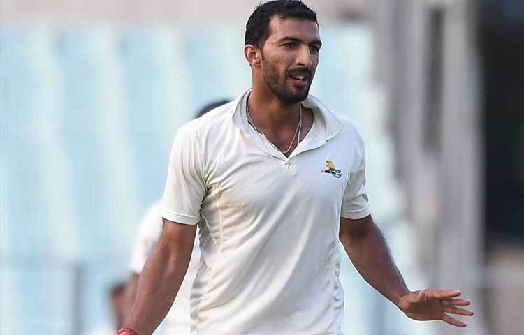 ঋষি ধাওয়ান : হিমাচলপ্রদেশের এই অল রাউন্ডারটিকে ভরসা করে দল নেওয়া হয়েছিল। সুযোগ পেয়েছিলেন তিনটি একদিনের ম্যাচ এবং একটি কুড়ি ওভারের ম্যাচে। তেমন কিছুই করতে পারেননি। জাতীয় দলে ফিরতে হলে ফিটনেসের পাশাপাশি ধারাবাহিকতার প্রমাণ দিতে হবে।