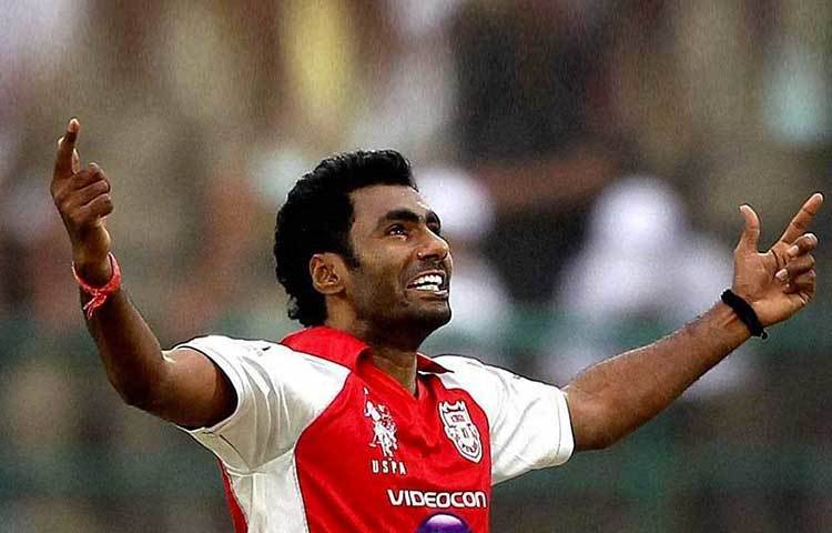 পরবিন্দর আওয়ানা : ২০১২ আইপিএল এবং ঘরোয়া ক্রিকেটে চমকপ্রদ সাফল্য এই পেসারটির জন্য জাতীয় দলের দরজা খুলে দিয়েছিল। কিন্তু, ২০১২-তে ইংল্যান্ডের বিরুদ্ধে টি২০ সিরিজে ডাক পেলেও প্রচুর রান দিয়ে হতাশ করেন নির্বাচকদের। এই মুহূর্তে ঘরোয়া ক্রিকেটেও আর তেমনভাবে দেখা যায় না এই পেসারকে।