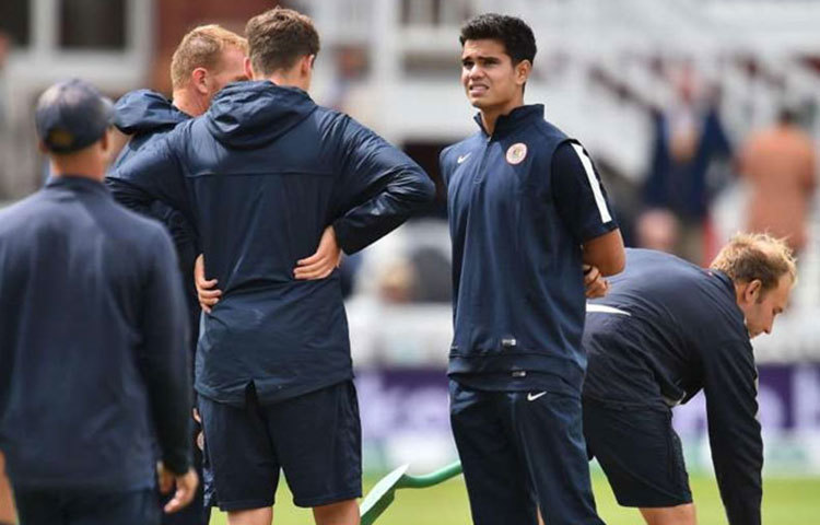 অর্জুনের দাপুটে পারফরম্যান্সের জেরে এদিন বিজয় মার্চেন্ট একাদশ জিতেছে।