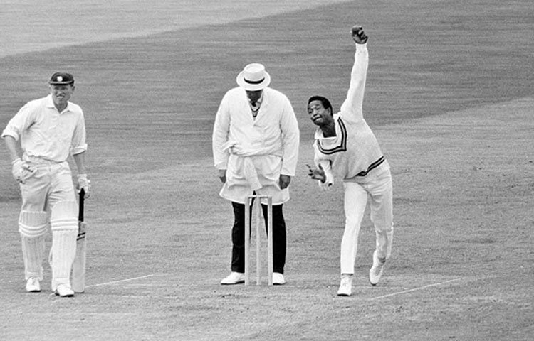 গ্যারি সোবার্স : ওয়েস্ট ইন্ডিজের এই কিংবদন্তি বিশ্বকে শাসন করেছেন অনেকদিন। অলরাউন্ডার সোবার্স খেলেছিলেন ৯৩টি টেস্ট। নিয়েছিলেন ২৩৬টি উইকেট। কিন্তু, কোনো দিনই ওয়াইড করেননি।