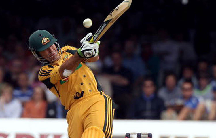 রিকি পন্টিং : প্রথমে ব্যাট করে রেকর্ড গড়েছিলেন অস্ট্রেলিয়ার ব্যাটসম্যানরা। ৫০ ওভারে ৪৩৪ রান করে অস্ট্রেলিয়া। ব্যাট হাতে ঝড় তোলেন রিকি পন্টিং। ১০৫ বলে ১৬৪ রান করেছিলেন তিনি।