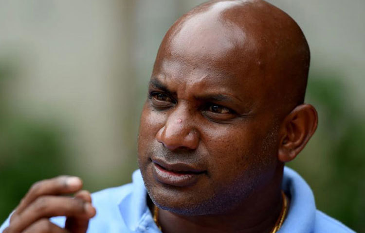 সনাথ জয়সুরিয়া : শ্রীলঙ্কার হয়ে খেলার সময়ই সাংসদ নির্বাচিত হন। এরপর ২০১১ সালে ক্রিকেট থেকে অবসর নেন।