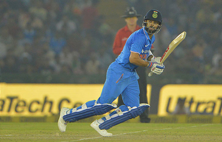 এই তালিকায় রাখতেই হবে পুণেতে ওয়েস্ট ইন্ডিজের ম্যাচটি। ২৮৪ রানে টার্গেট সামনে রেখে ২৪০ রানে থেমে গেলেন বিরাটরা। যেখানে কোহলি ১০৭, বাকি দশ জন মিলে ১২৭ রান করেন।