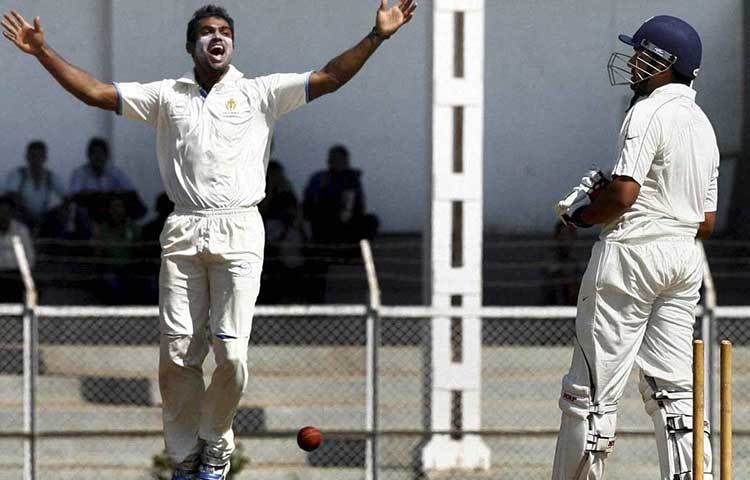 অভিমন্যু মিঠুন : ২০১০-এ শ্রীলঙ্কার বিরুদ্ধে টেস্ট অভিষেক। প্রথম কয়েকটি ম্যাচে চমক দেখিয়েছিলেন। কিন্তু, ধারাবাহিকতার অভাবে কর্নাটকের এই পেসারটি বেশি দিন জাতীয় দলের জার্সি গায়ে পরতে পারেননি।