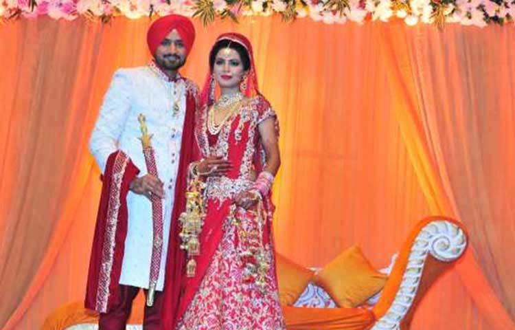 ২০১৫ সালে গীতা বাসরাকে বিয়ে করেন হরভজন সিং।