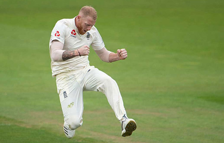 বেন স্টোকস : ইংল্যান্ডের এই অলরাউন্ডারটি এই মুহূর্তে আইসিসির তালিকায় ছয় নম্বর। অলরাউন্ডার হিসেবে ছয় নম্বরে থাকা স্টোকস সেরার সেরা একাদশে সাত নম্বরের জন্য নির্ধারিত রইলেন।