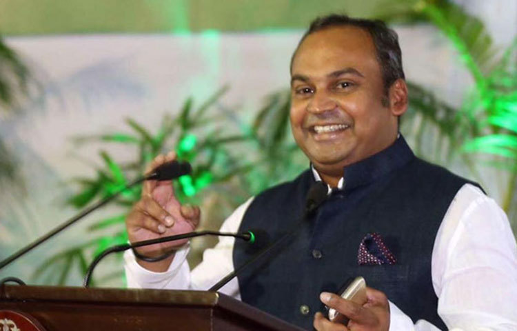 নাইমুর রহমান দুর্জয় : ২০১৪ সালে আওয়ামী লীগের হয়ে প্রার্থী হন। বাংলাদেশের প্রথম ক্রিকেট সাংসদ তিনি।