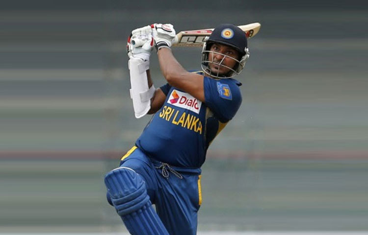 কুমার সাঙ্গাকারা ২৯৬ ইনিংসে ২০১২ সালে দশ হাজার রান করেছেন।