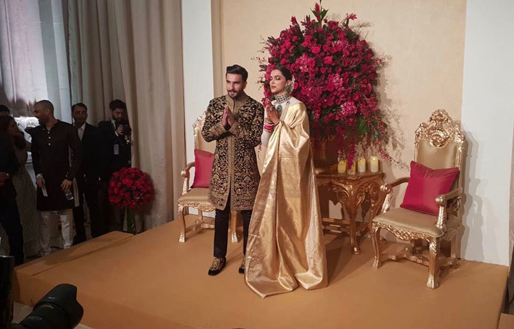 নতুন জীবনের শান্তির প্রত্যাশায় নব দম্পতিরা।