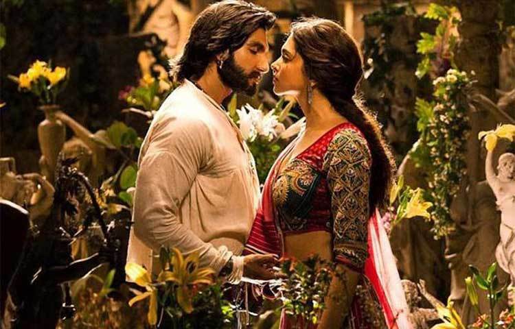 এই ছবিতে দীপিকা ও রণবীরে রসায়ন সকলকে মুগ্ধ করেছিল।