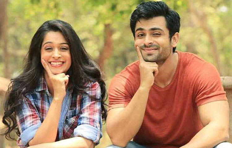 ‘শ্বশুরাল সিমার কা’ সিরিয়ালে অভিনয়ের সময় থেকেই আলাপ অভিনেতা শোয়েব ইব্রাহিমের সঙ্গে। বিবাহিত হলেও শোয়েবকে ডেট করা শুরু করেন দীপিকা। বিচ্ছেদের কারণও নাকি এটাই।