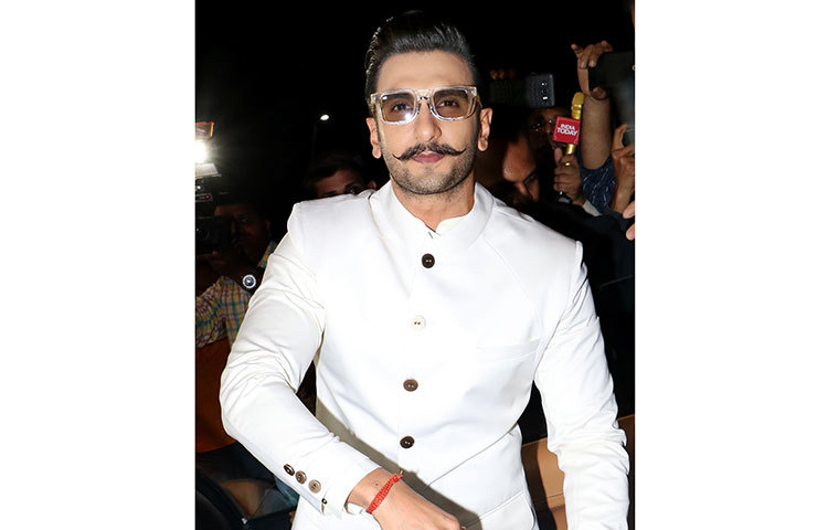 দীপিকার সঙ্গে সাতপাক ঘোরার জন্য পুরোপুরি তৈরি রণবীর সিং।