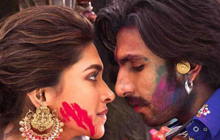 জানা গেছে, রামলীলা ছবির শুটিংয়ের সময় একে অপরের প্রেমে পড়েন দীপিকা ও রণবীর। এরপর বাজিরাও মাস্তানি ও পদ্মাবত একসঙ্গে অভিনয় করেছেন দুজনে।