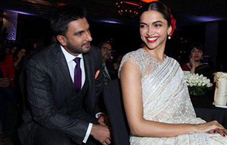 দীপিকার প্রতি তার হৃদয়ের টান প্রকাশ করেছেন করেছেন রণবীর সিং। বারেবারে আবেগ প্রকাশ করে ফেলেছেন বলিউডের রঙিন অভিনেতা।