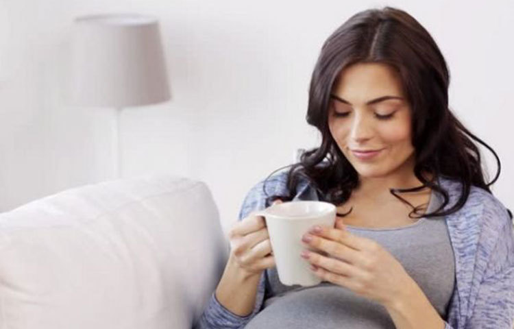 গবেষণায় বেরিয়ে এসেছে রোজ কফিতে ক্যাফিন রোজ ১০০ মিলিগ্রাম খেলে বাচ্চার ওজন কমে যায় কমপক্ষে ৭২ গ্রাম। যারা আরো বেশি কফি খান তাদের বাচ্চার ওজন ১৭০ গ্রাম পর্যন্ত কম হতে পারে।