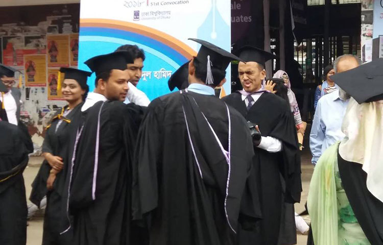 নানা রকমের মজার আলাপ-আলোচনায় মগ্ন সমাবর্তনে অংশগ্রহণকারীরা। ছবি : বিপ্লব দিক্ষিৎ