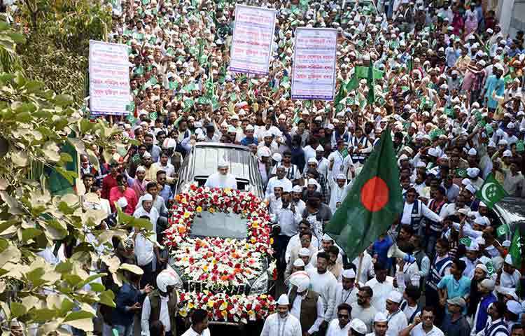এই শোভাযাত্রাটি রাজধানীর বিভিন্ন সড়ক প্রদক্ষিণ করে। ছবি : বিপ্লব দিক্ষিৎ