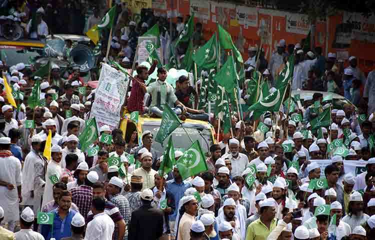 ঈদে মিলাদুন্নবীর এই আনন্দ শোভাযাত্রা উপলক্ষে উৎসবের পরিবেশ বিরাজ করে। ছবি : বিপ্লব দিক্ষিৎ