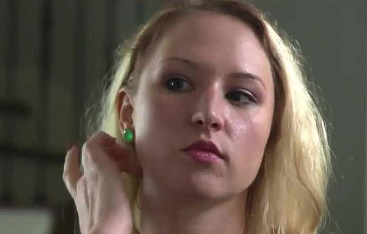 প্রায় ২০ লাখ টাকার বিনিময়ে সারার গাল, ঠোঁট, নাক, চিবুক, হাতের উপরের অংশ, কোমর, তলপেট, উরু এবং নিতম্বে মোট ৯টি সার্জারি করেন তিনি।