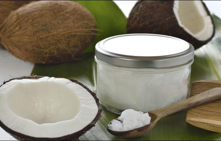 নারকেল দুধ ত্বকের ঝিলিক বাড়ায়।