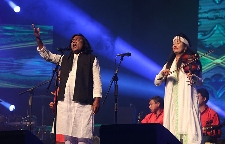 ফোক গানে মুগ্ধতা ছড়িয়ে আসছেন আব্দুল হাই দেওয়ান। দেশের বিভিন্ন কনসার্টে গেয়ে দর্শক শ্রোতাদের মুগ্ধ করে আসছেন তিনি। ছবি : মাহবুব আলম