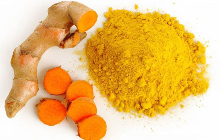 হলুদ : অ্যান্টিঅক্সিডেন্ট তো রয়েছেই। সঙ্গে ফ্যাটি লিভারের জন্যও খুব ভাল। এক গ্লাস জলে হাফ চামচ হলুদ গুঁড়ো মিশিয়ে ভাল করে ফুটিয়ে নিন। দিনে অন্তত দু-বার খান। সপ্তাহ দুয়েক পরই হাতেনাতে ফল পাবেন।