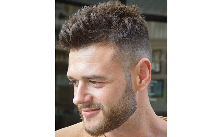 ইজি শর্ট হেয়ারস্টাইল।