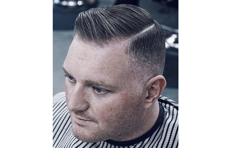 শর্ট সাইড পার্ট হেয়ারস্টাইল।