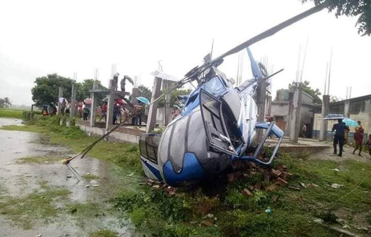 প্রত্যক্ষদর্শীরা জানান, হেলিকপ্টারটি হেলিপ্যাড থেকে উড়ে ১৫-২০ গজ যাওয়ার পর পরই একটি শব্দ শুনতে পান তারা।
