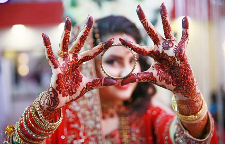 স্ত্রী সুন্দরী না হলেও কোনও ক্ষতি নেই, কিন্তু তার বাবার বাড়ির পরিবার যেন ভালো হয়।