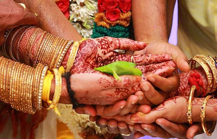 যে নারী ধার্মিক নয়, তাকে বিয়ে না করাই ভালো।