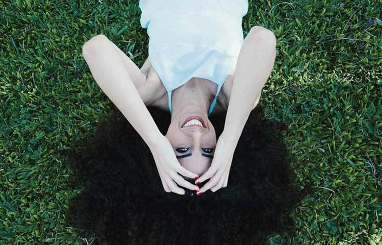 আমেরিকান হার্ট রিসার্চ অ্যাসোশিয়েশন বলছে, জোরে হাসুন। প্রাণ খুলে হাসলে হার্টের ভাল্ব ভালো থাকে। জোর করে হাসি নয়, মন ভালো থাকার কাজে যুক্ত থেকে স্বতঃস্ফূর্তভাবে হাসুন।