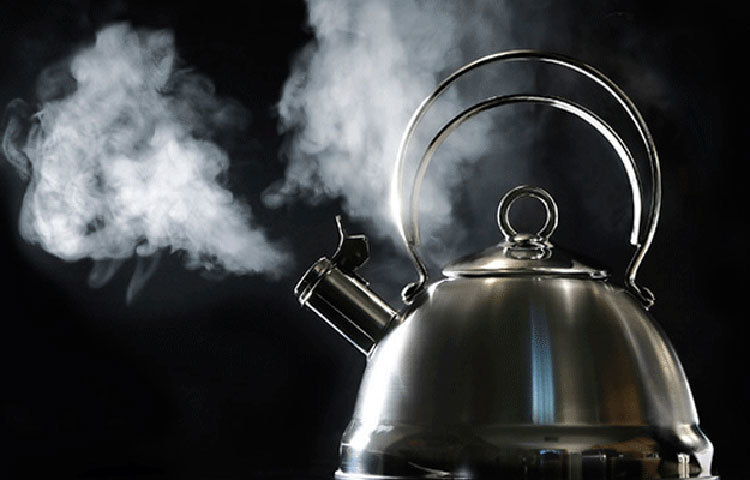 গরম জল রক্তনালিকা প্রসারিত করতে সাহায্য করে। ফলে হজম ভালো হয়।