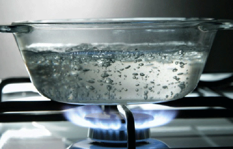 গরম পানি দিয়ে গোসল বা গরম পানি পান, দুটো ক্ষেত্রেই রক্ত চলাচল ভাল হয়। এছাড়া গরম পানি পান হৃদযন্ত্রের জন্যও ভালো