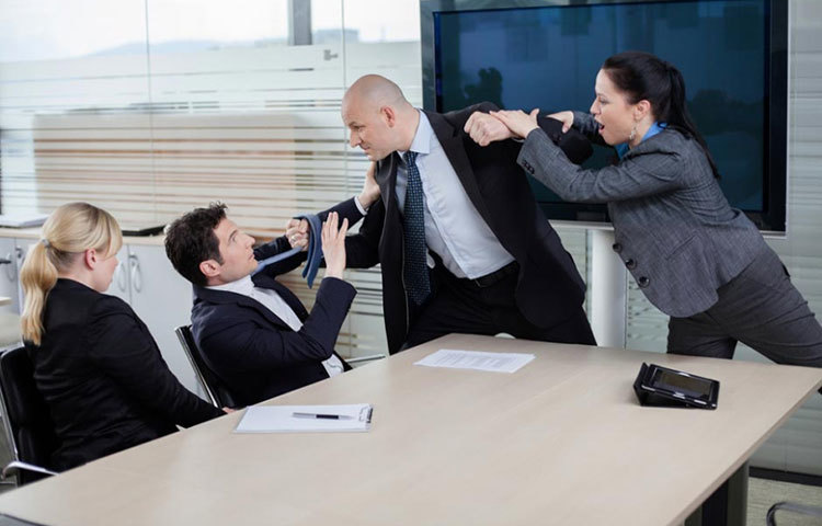 নিজের বিরক্তি কখনোই সহকর্মীদের উপর প্রকাশ করা উচিত নয়।