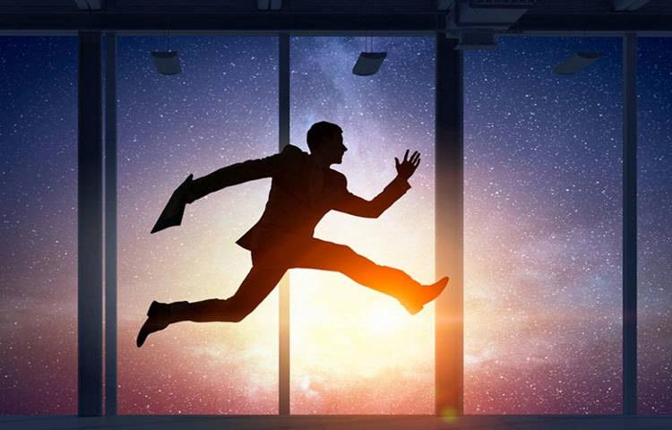 আপনার জীবনের লক্ষ্য কী- বর্তমান কাজের ক্ষেত্র কি আপনাকে সেই লক্ষ্যে পৌঁছতে সাহায্য করবে? সব দিক ভেবে নিয়ে তবেই সিদ্ধান্ত নিন।