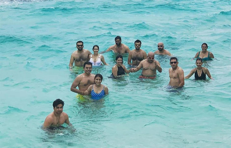 জহির, নেহরা, আগরকারদের সঙ্গে হাজির ছিলেন জহিরের সাগরিকার ভাই শিবজিৎও।