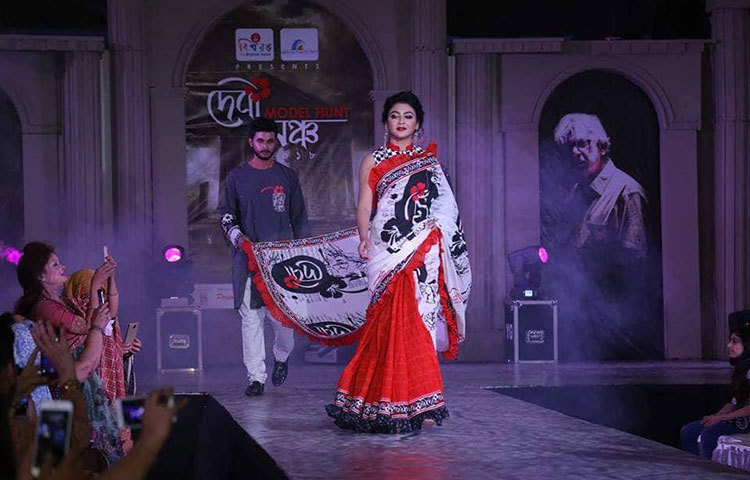 ‘দেবী’র শাড়িতে অনন্য জয়া। ছবি : মাহবুব আলম