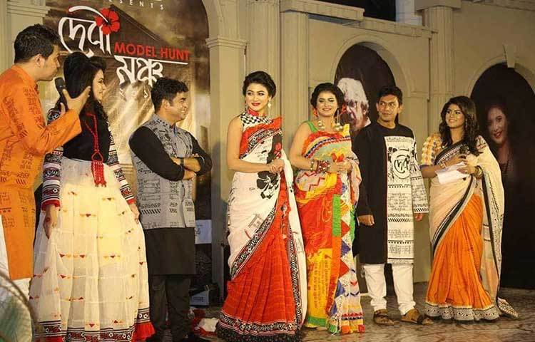 দেবী’ চলচ্চিত্রের মিসির আলি, রানু, ও নিলু চরিত্রের চঞ্চল চৌধুরী, জয়া আহসান, শবনম ফারিয়া র‌্যাম্পে হাঁটেন। সে সময় তারা গায়ে জড়িয়েছিলেন ‘দেবী’ চলচ্চিত্রের প্রচারণার জন্য বিশ্বরঙ’র তৈরি পোশাকগুলো। ছবি : মাহবুব আলম