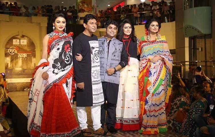 ‘দেবী’ চলচ্চিত্রের প্রচারণার জন্য বিশ্বরঙ’র তৈরি পোশাকগুলো। ছবি : মাহবুব আলম