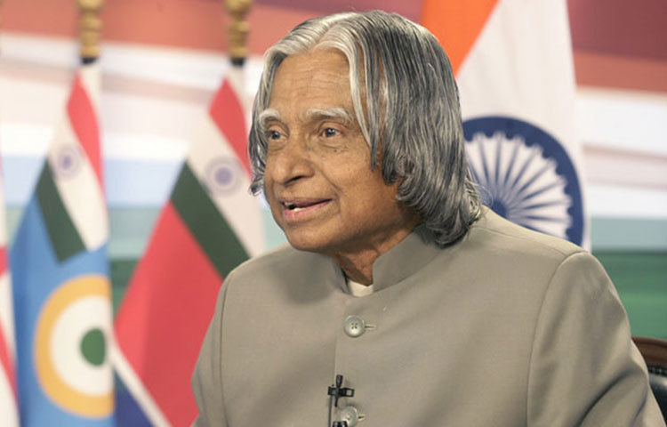 প্রবল জেদ ও ইচ্ছাশক্তিতে ভর করেই তিনি জীবনে সফল হয়েছিলেন। দেশের প্রতি নিবেদিত প্রাণ মানুষটি আজীবন প্রতিকূলতাকে জয় করার মন্ত্র শিখিয়েছেন সকলকে। রামেশ্বরমের ছোট্ট পরিবার থেকে রাইসিনা হিল পর্যন্ত তার যাত্রাপথ কিন্তু এত সহজ ছিল না।