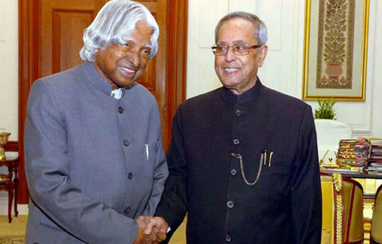 ২০০৬ সালে একবার সিঙ্গাপুরে বক্তৃতা দেওয়ার সময়ও একই প্রশ্নের সম্মুখীন হতে হয় তাকে। কালাম সেই সময় প্রশ্ন এড়াতে বলে যান, আশা করব আপনারা সবাই ভালো জীবনসঙ্গী পাবেন। আসলে তার এমন কথার আড়ালেই লুকিয়ে ছিল উত্তর।