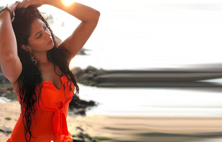 দু’জনকে এক সাথে ডান্স রিয়েলিটি শো ‘নাচ বালিয়ে’-তেও দেখা যায়। এর কিছুদিন পড়ে এই কবিতা-করণের ব্রেক আপ হয়ে যায়।