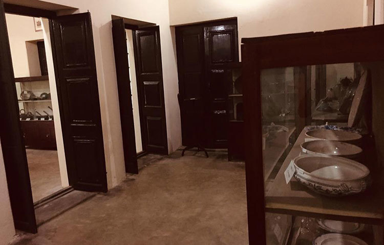 রবীন্দ্রনাথ ঠাকুরের ব্যবহৃত বিভিন্ন তৈজষপত্র। ছবি : রবিউল ইসলাম পলাশ