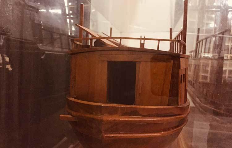 রবীন্দ্রনাথের ব্যবহৃত নৌকার রেপ্লিকা। ছবি : রবিউল ইসলাম পলাশ