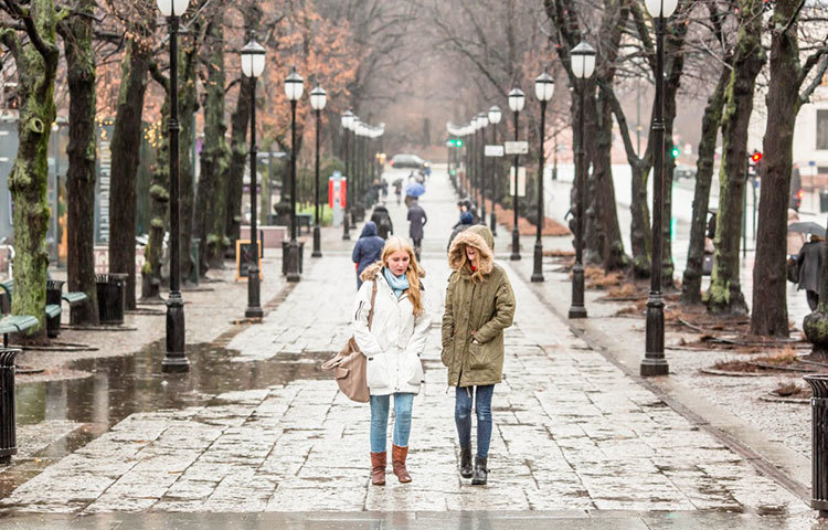 শ্রেষ্ঠ জীবনমানের প্রথম স্থানে রয়েছে নরওয়ে। এখানকার মানুষ পৃথিবীর সেরা মানের জীবনযাপন করেন। অধিকাংশের চাকরি আছে। আরো আছে শিক্ষা এবং তাদের গড় আয়ু ৮২ বছর।