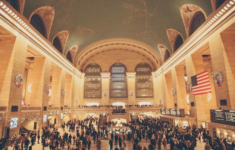 এরপরই রয়েছে আমেরিকার নাম। গত বছরের ইনডেক্স থেকে পিছিয়েছে ৪ ধাপ। তবে হাউজিং, ইনকাম এবং মানুষের সম্পদ বৃদ্ধির দিক দিয়ে সবার আগে রয়েছে। হাউজহোল্ড ডিসপোজেবল ইনকাম বছর প্রতি ৪১ হাজার ৭১ ডলারে উপনীত হয়েছে।