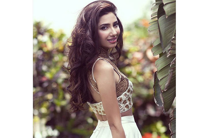 অভিনয়ে অসামান্য অবদান রাখার জন্য মাহিরা তার দেশে ও দেশের বাইরে অনেক পুরস্কারে ভূষিত হয়েছেন।